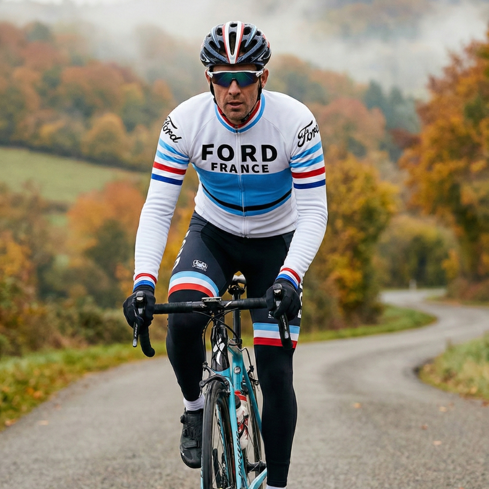 Vintage Ford France winter wielershirt op een wielrenner