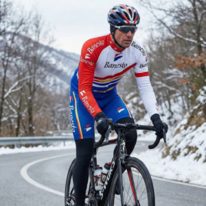 Maillot Hiver Vintage BANESTO sur un cycliste