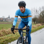 Maillot Hiver Vintage Equipe Nationale BELGE sur un cycliste