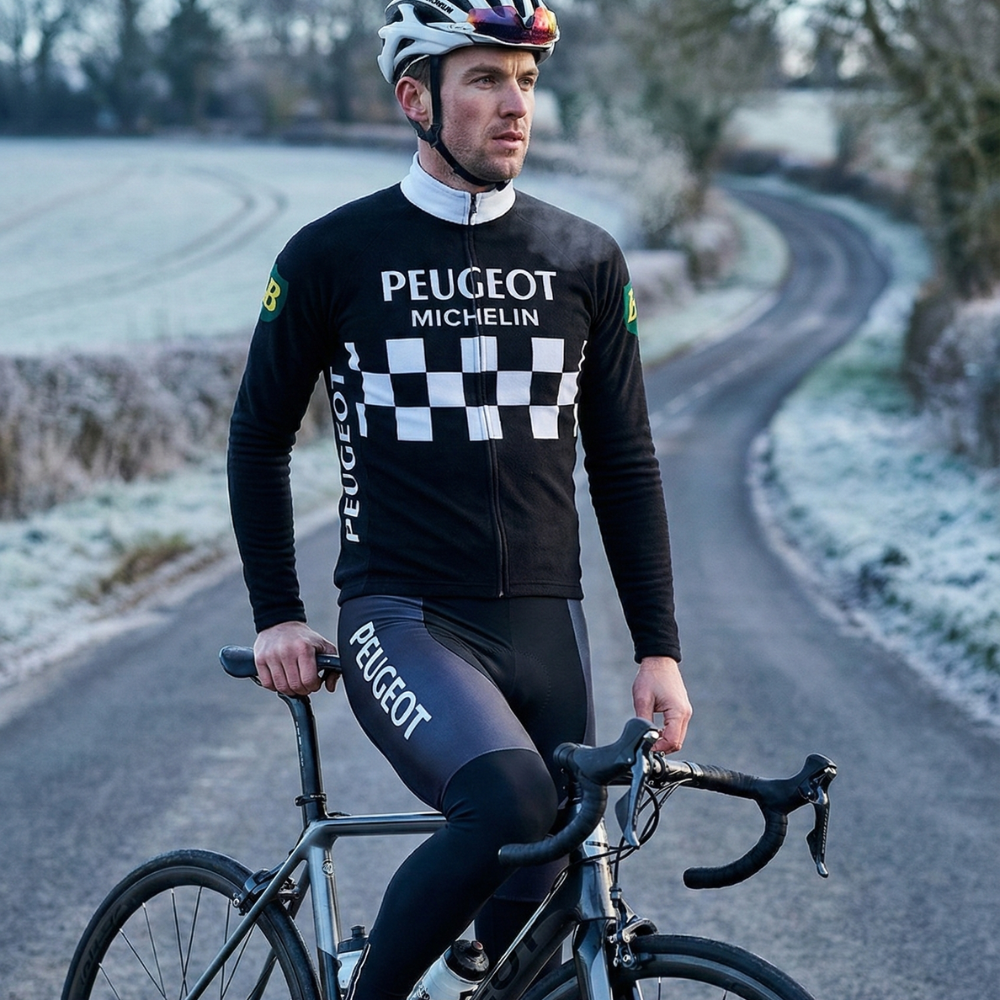 Tenue Hiver Vintage PEUGEOT NOIR sur un cycliste