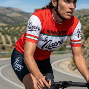 Maillot ETE FEMME LA CASERA sur une cycliste