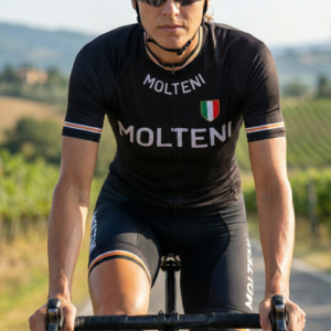Maillot ETE FEMME MOLTENI NOIR sur une cycliste