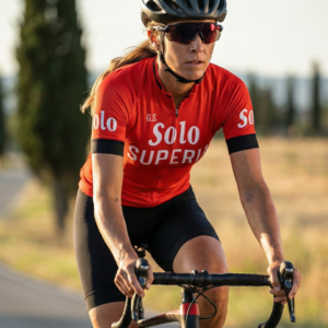 Maillot ETE FEMME SOLO SUPERIA sur une cycliste