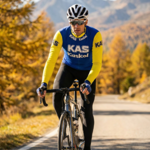 Maillot Hiver Vintage KAS KAKOL sur un cycliste