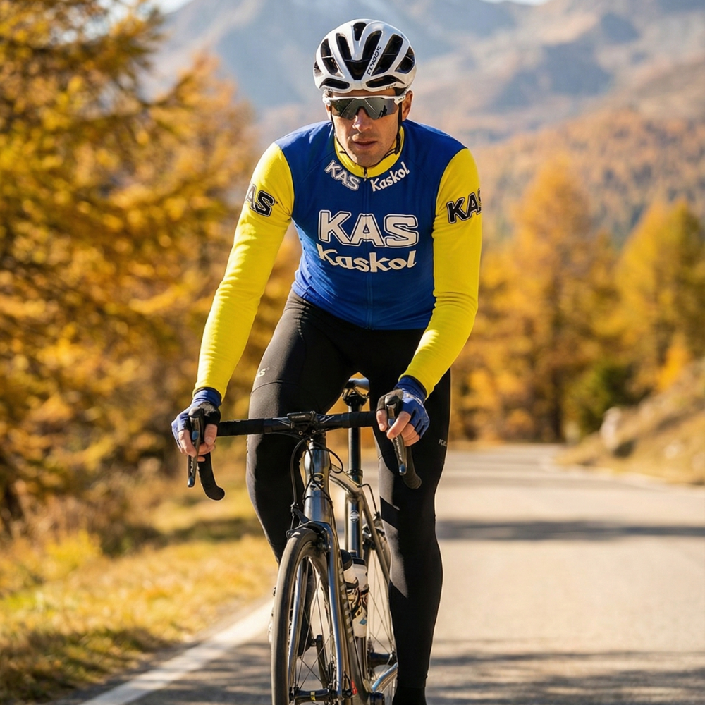 Maillot Hiver Vintage KAS KAKOL sur un cycliste