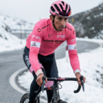 Maillot Hiver Vintage ROSE ITALIE sur un cycliste